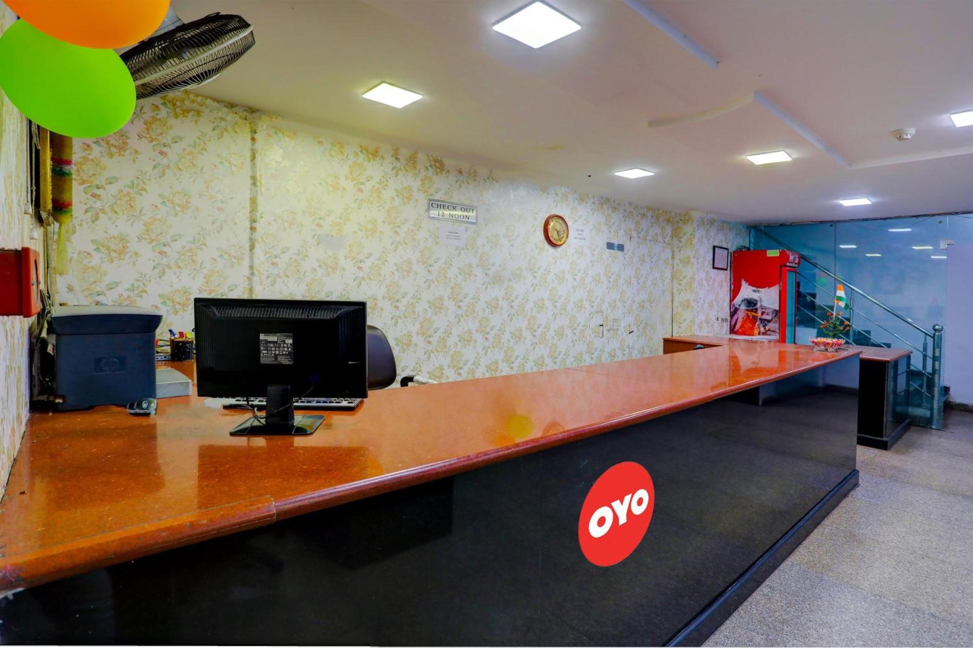 Hotel Monarch Inn Λάκναου Εξωτερικό φωτογραφία