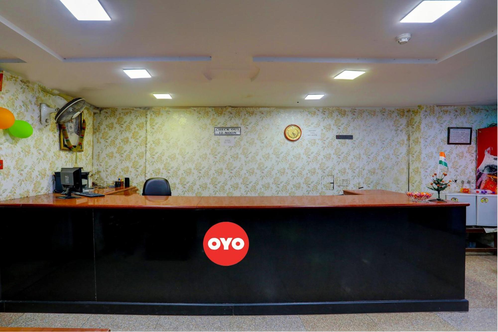 Hotel Monarch Inn Λάκναου Εξωτερικό φωτογραφία