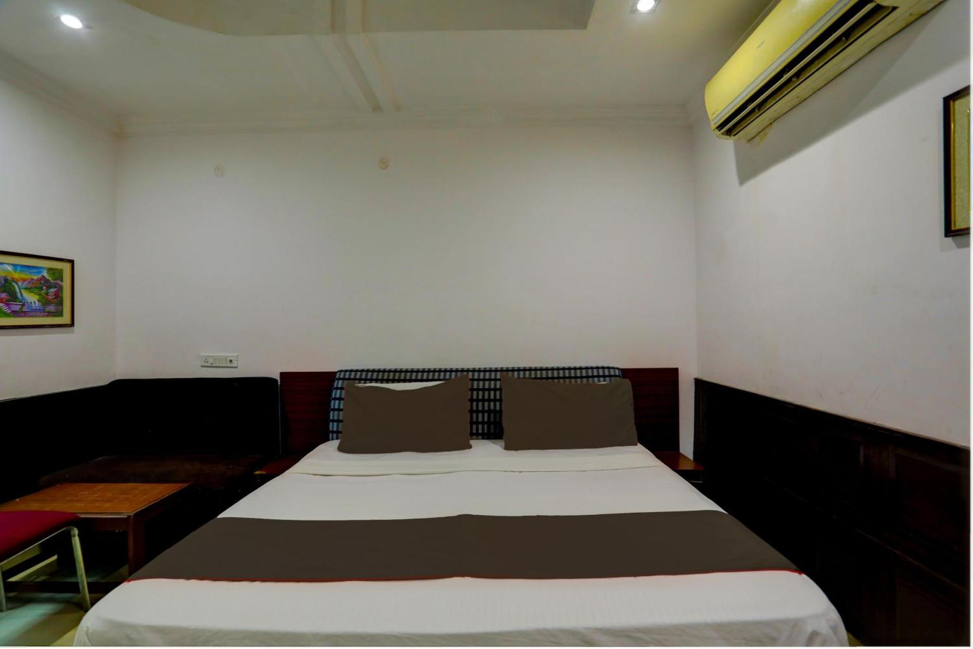 Hotel Monarch Inn Λάκναου Εξωτερικό φωτογραφία