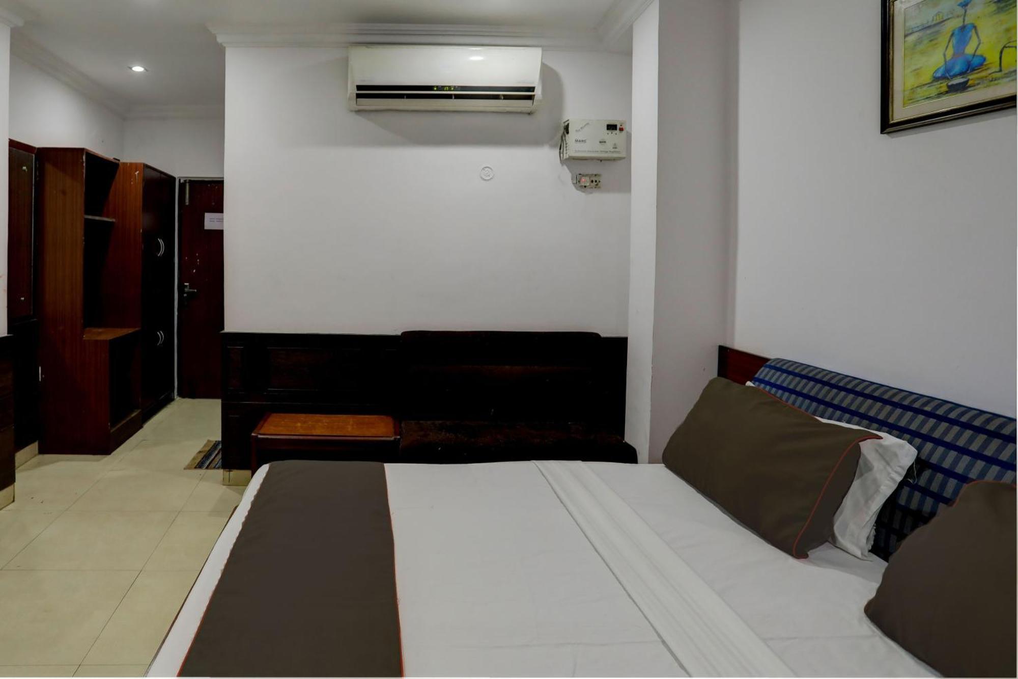 Hotel Monarch Inn Λάκναου Εξωτερικό φωτογραφία