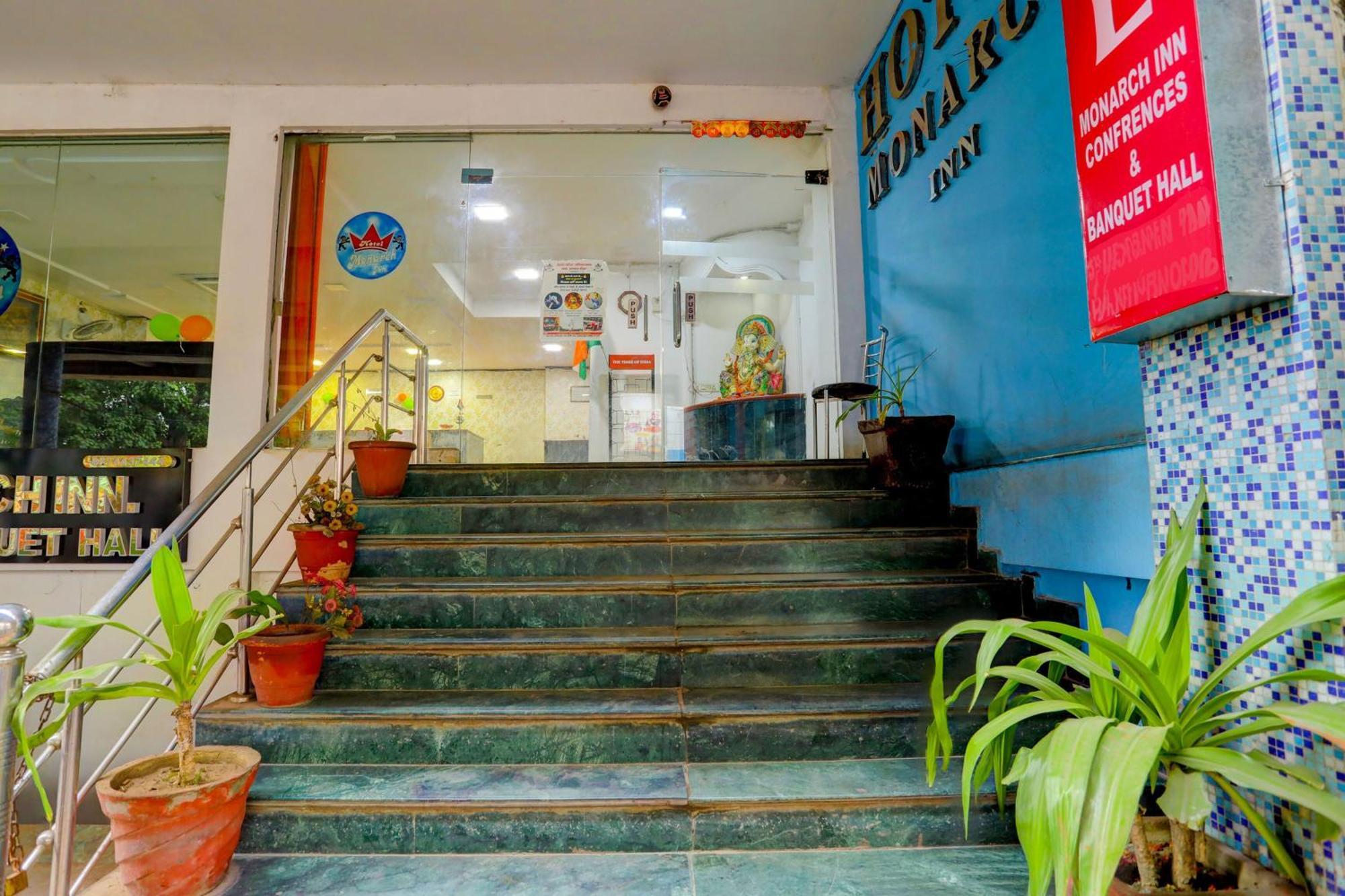 Hotel Monarch Inn Λάκναου Εξωτερικό φωτογραφία