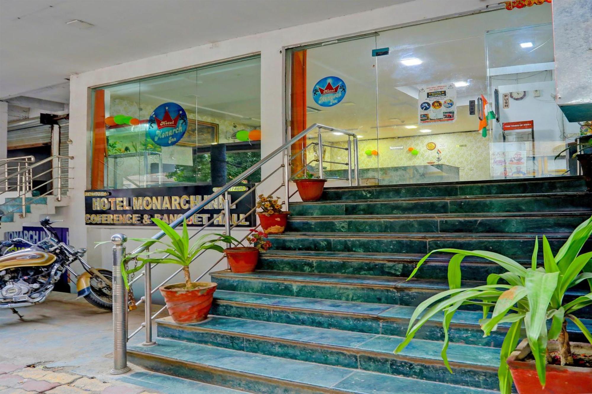 Hotel Monarch Inn Λάκναου Εξωτερικό φωτογραφία