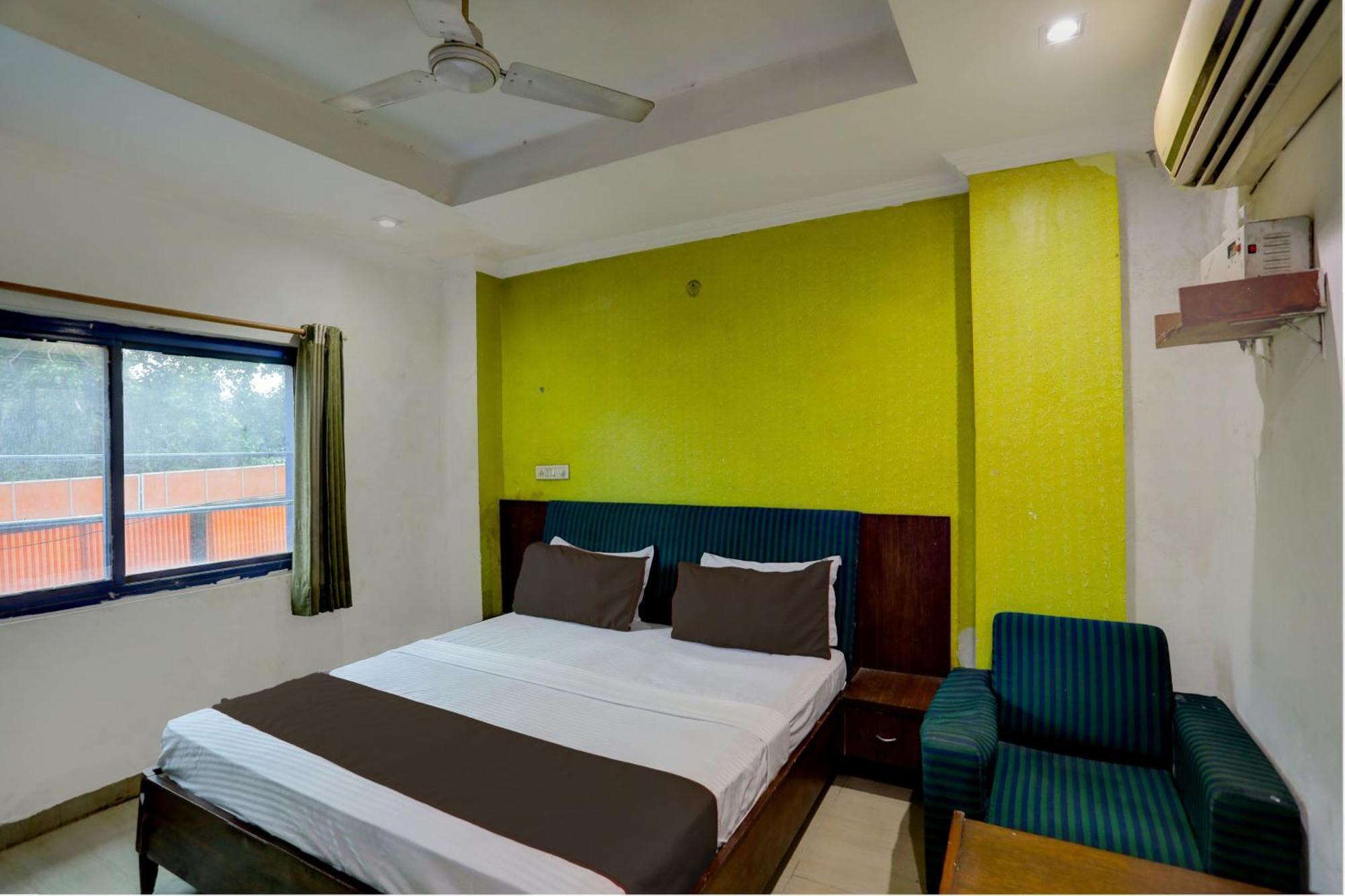 Hotel Monarch Inn Λάκναου Εξωτερικό φωτογραφία