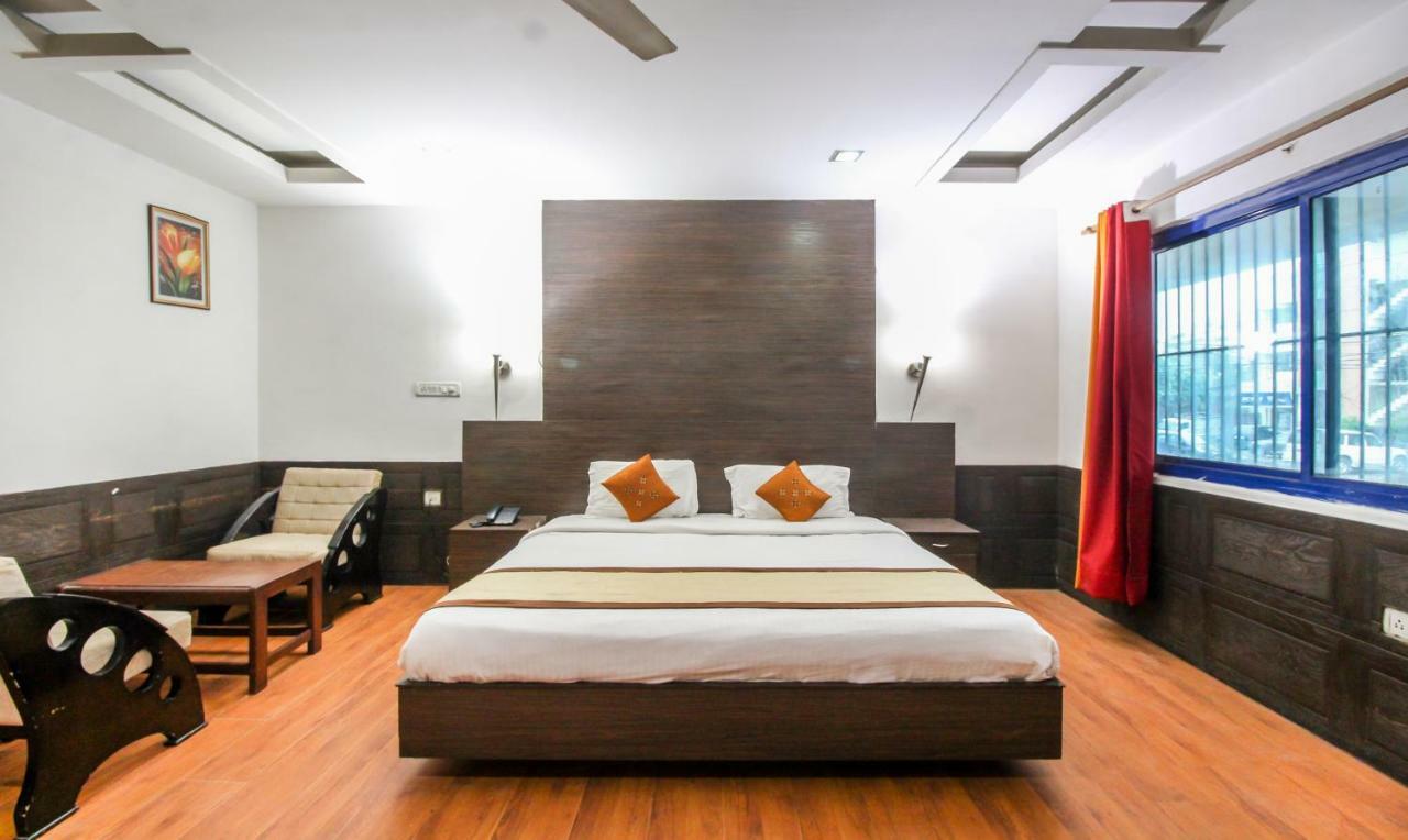 Hotel Monarch Inn Λάκναου Εξωτερικό φωτογραφία
