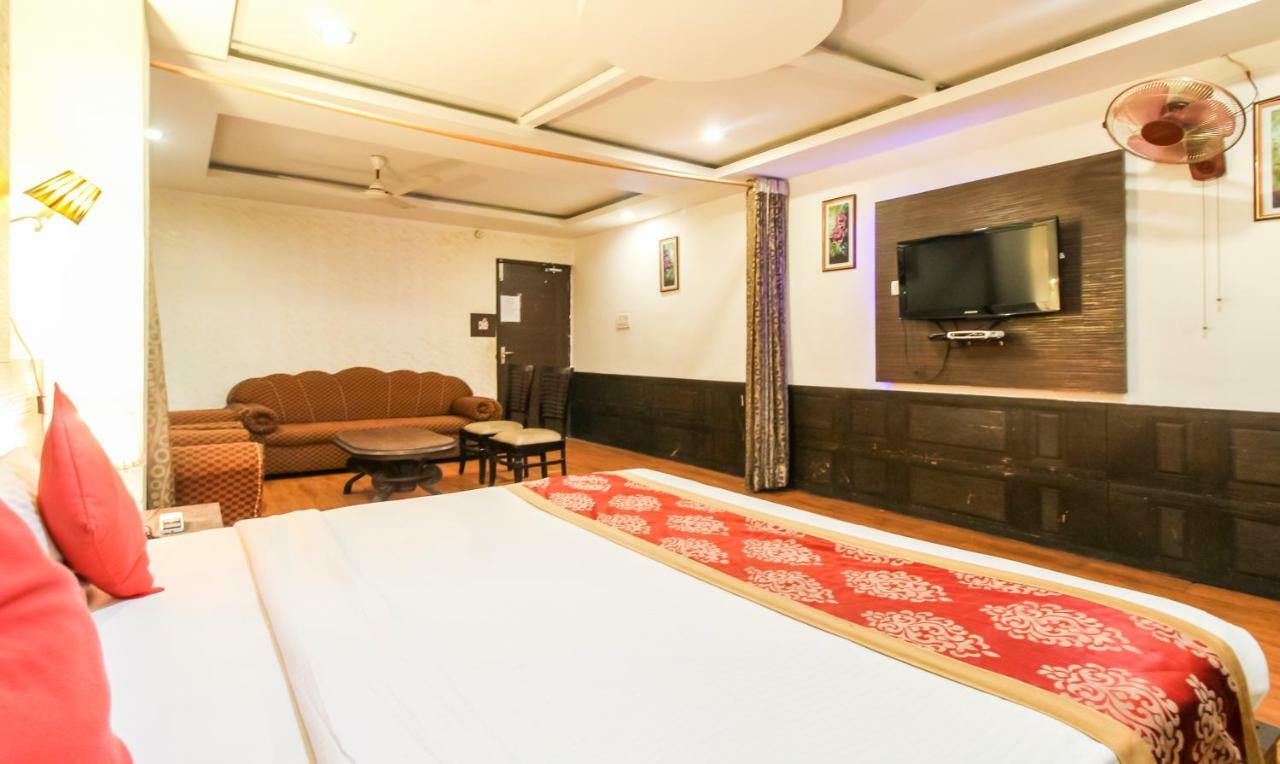 Hotel Monarch Inn Λάκναου Εξωτερικό φωτογραφία