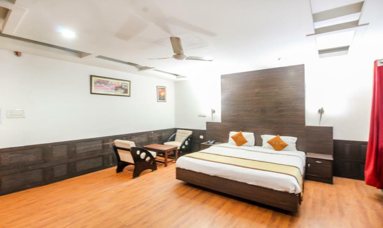 Hotel Monarch Inn Λάκναου Εξωτερικό φωτογραφία