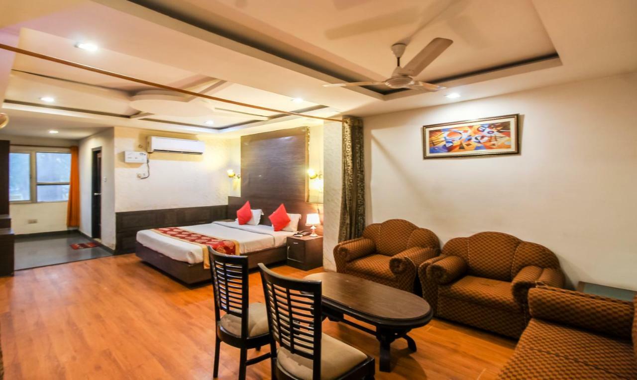 Hotel Monarch Inn Λάκναου Εξωτερικό φωτογραφία